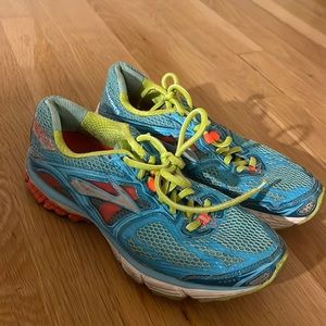Brooks Ravenna size 8.5